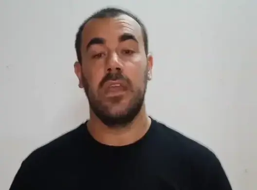 الزفزافي يدعو للحفاظ على سلمية الحراك ويناشد التجار إغلاق محلاتهم (فيديو)