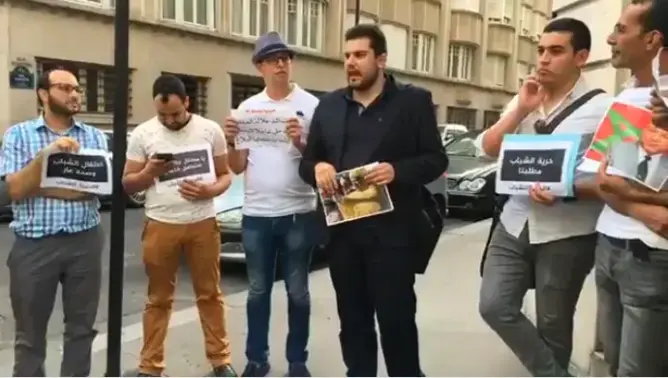 قضية معتقلي الفيسبوك تصل فرنسا ونشطاء يحتجون بباريس (فيديو)
