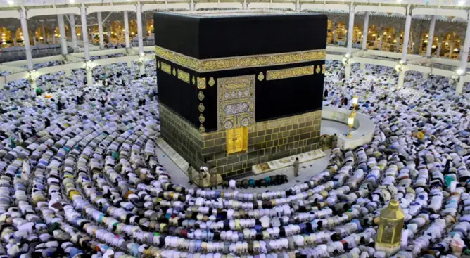 الكعبة بأبهى حلة في رمضان وأهل غزة محرومون من رؤيتها للعام الثالث