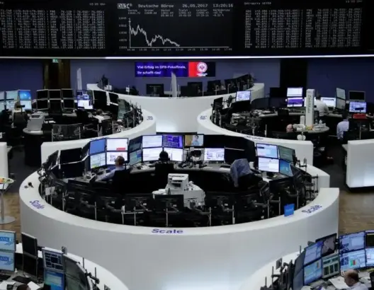 أسهم أوروبا تبدأ الأسبوع على انخفاض وقطاع البنوك يتراجع