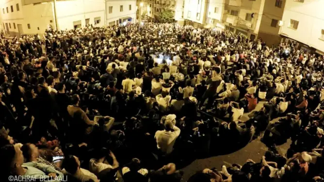 استمرار الاحتجاجات بالحسيمة وضواحيها والأمن يمنع بعضها (فيديو)