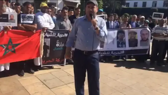 محتجون بالرباط يطالبون بالإفراج عن معتقلي الفيسبوك ونشطاء الريف (فيديو)