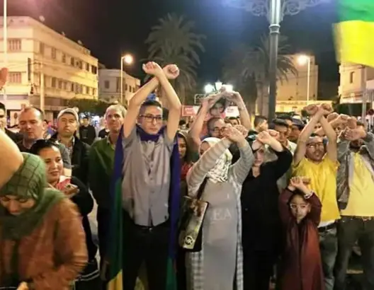 احتجاجات بعدة مدن تضامنا مع الريف والأمن يتدخل بعنف (فيديو)