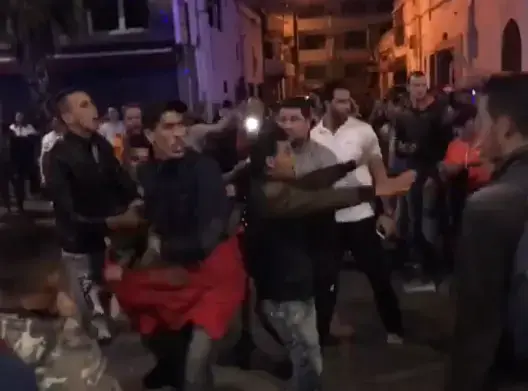 تدافع بين متظاهرين متضامنين مع الحسيمة ومعارضين لهم بالجديدة (فيديو)