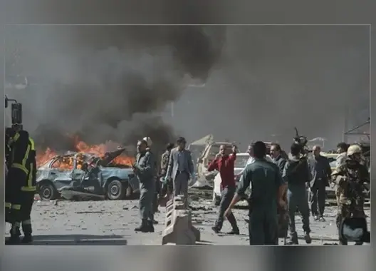 مقتل 90 أفغانيا في تفجير إرهابي تبناه تنظيم “داعش” (فيديو)