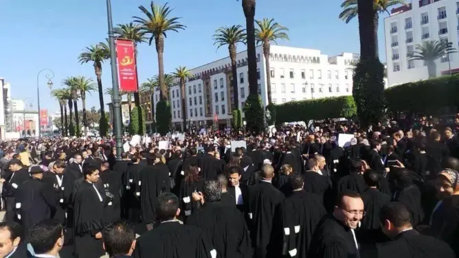 نقيب المحامين بالرباط يثور على “اصطياد” الزبائن عبر “واتساب” و”يوتيوب” (وثيقة)