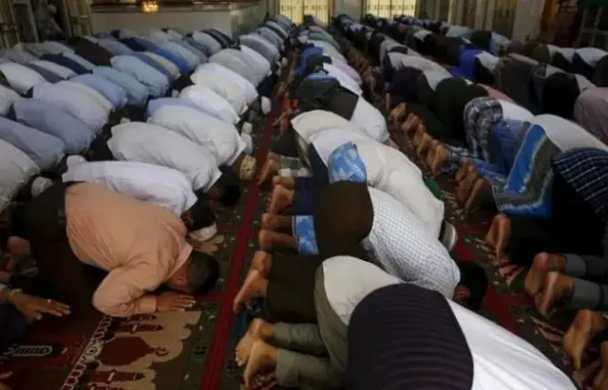 سلطات ميانمار تقاضي مسلمين صلوا التراويح في الشارع
