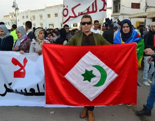 بعد اتهامها بـ”العميلة” .. “خليفة الزفزافي” تكشف حقيقة فيديو بمقر الأمن