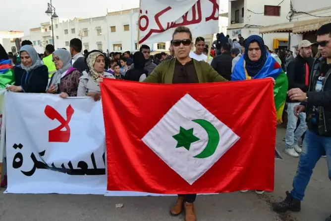 بعد اتهامها بـ”العميلة” .. “خليفة الزفزافي” تكشف حقيقة فيديو بمقر الأمن