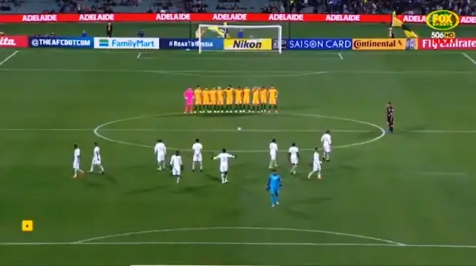 المنتخب السعودي يرفض الوقوف دقيقة حداد على ضحايا لندن (فيديو)