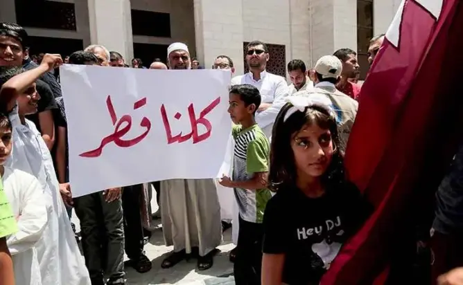 كويتيون يطلقون هاشتاغ “عطلة عيد الفطر في قطر” وقطريون يرحبون