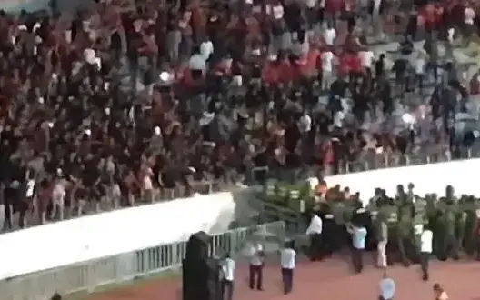 مواجهات عنيفة وشغب في مباراة تتويج الوداد بلقب البطولة (فيديو)