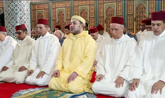 الملك يؤدي صلاة الجمعة بمسجد باب السلام بالدار البيضاء