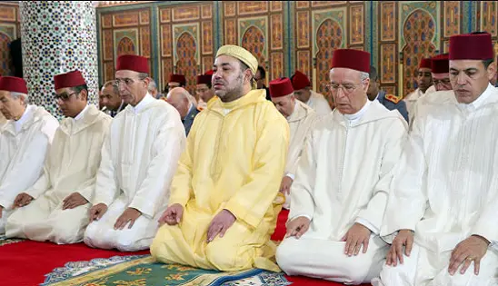 الملك يؤدي صلاة الجمعة بمسجد باب السلام بالدار البيضاء
