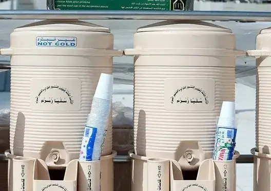 توزيع نصف مليون عبوة من ماء زمزم بالمسجد الحرام في رمضان