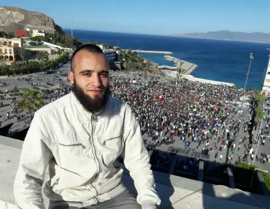 اعتقال الناشط اعمراشا من داخل المحكمة بعد إدانته بـ 5 سنوات سجنا