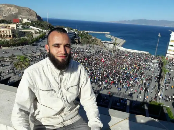 اعتقال الناشط اعمراشا من داخل المحكمة بعد إدانته بـ 5 سنوات سجنا