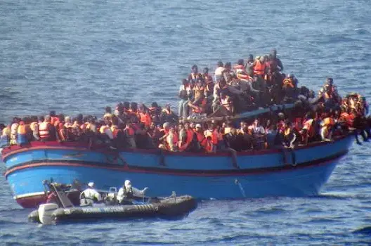 سفينة إيرلندية تنقذ 712 شخصا قرب السواحل الليبية