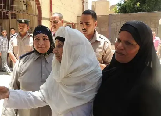 عمرها 103 .. قصة معمرة مصرية قتلت ابنها وعفا عنها السيسي
