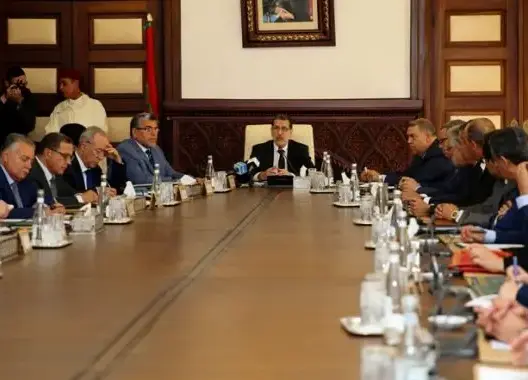الحكومة تصادق على شروط منح التعويضات العائلية لهذه الفئات
