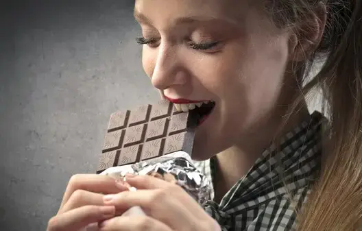تناول الشوكولاتة يقوي الذاكرة لدى كبار السن