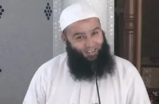 بريطانيا توقف إماما مغربيا بتهمة تجنيد الشباب والدعاية لـ”داعش”