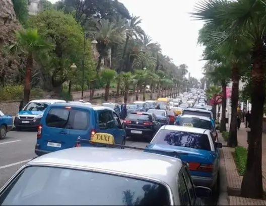 مواطنون بتطوان يشتكون من “تسعيرة غير قانونية” لسيارات أجرة