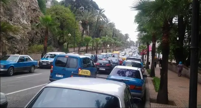 مواطنون بتطوان يشتكون من “تسعيرة غير قانونية” لسيارات أجرة