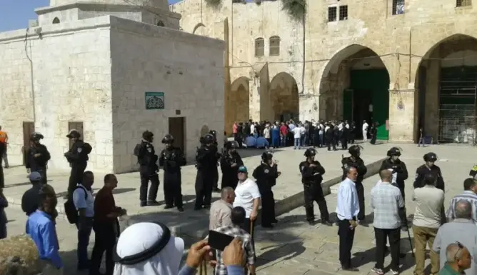مستوطنون يقتحمون مجددا باحات المسجد الأقصى