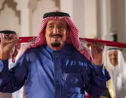 السعودية توقف كاتبا شبَّه الملك بالله تعالى