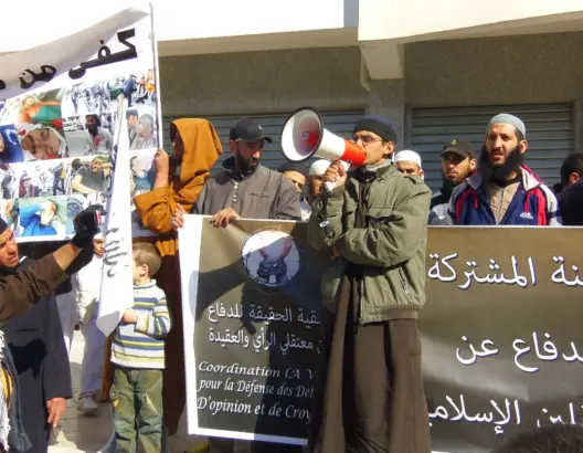 بعد 8 سنوات من السجن.. “اللجنة المشتركة” تحذر من “خطأ” في سجل معتقل بفاس يهدد بتأخير الإفراج عنه