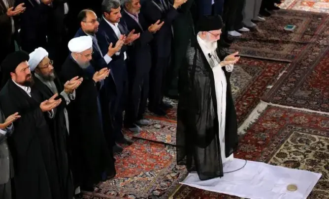 ولايتي يبشر بصلاة موحدة قريبا في الأقصى يؤمها خامنئي
