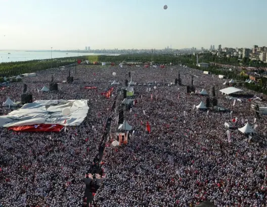 المعارضة بتركيا تنظم مسيرة مليونية لـ “هدم جدران” أردوغان