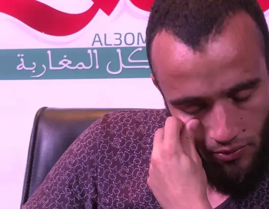 مؤثر.. اعمراشا يكشف معلومة عن والده قبل وفاته ويذرف الدموع (فيديو)
