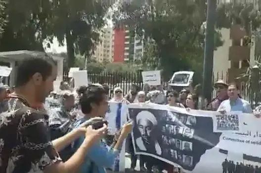 تزامنا مع استنطاقها… فعاليات حقوقية تحتج للمطالبة بسراح “سيليا” (فيديو)