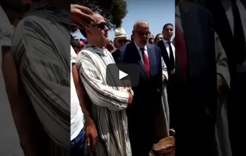 شاهد بنكيران يوجه رسائل متعددة من فوق قبر والد البقالي (فيديو)
