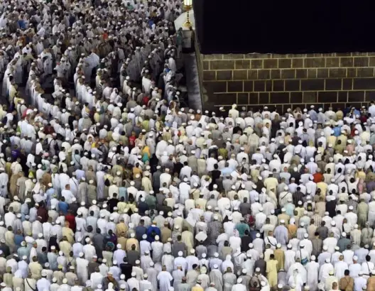 إذا كان الاختلاط محرما.. فلماذا شُرع الحج مختلطا بين الرجال والنساء؟