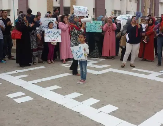 وقفة احتجاجية نسائية بأكادير تضامنا مع “سيليا” وحراك الريف