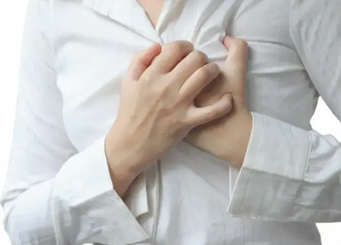 “القلب المنكسر”.. اكتشف متلازمة النساء في الروايات وعلم الطب