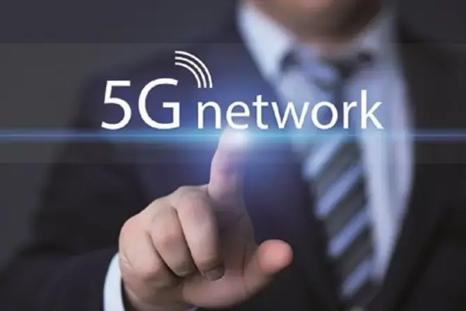 مغربي يطور هوائيا للهاتف النقال يتكيف مع شبكات الجيل “3G، 4G، 5G”