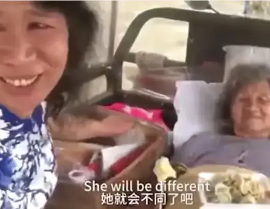 شاب يحول نفسه إلى فتاة والسبب والدته المريضة (فيديو)