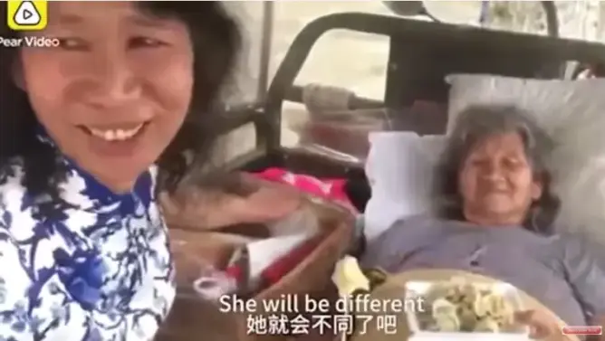 شاب يحول نفسه إلى فتاة والسبب والدته المريضة (فيديو)