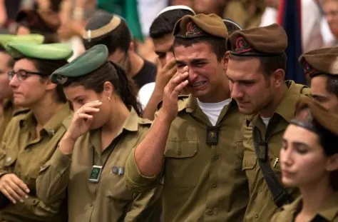 انتقاما لـ”مجزرة الأقصى”.. فلسطيني يقتل 3 صهاينة وحماس تبارك العملية