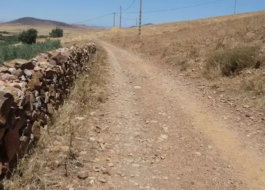 غياب طريق معبدة يضاعف محنة سكان دوار أيت عزوز بأجلموس