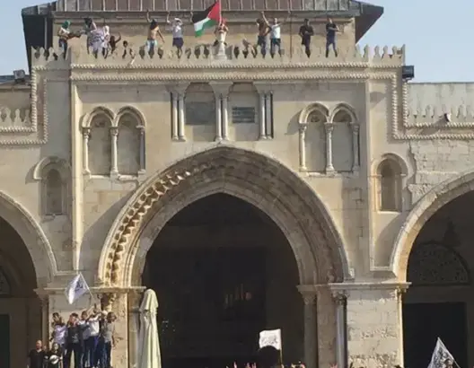 الفلسطينيون يدخلون الأقصى لأول مرة منذ أسبوعين