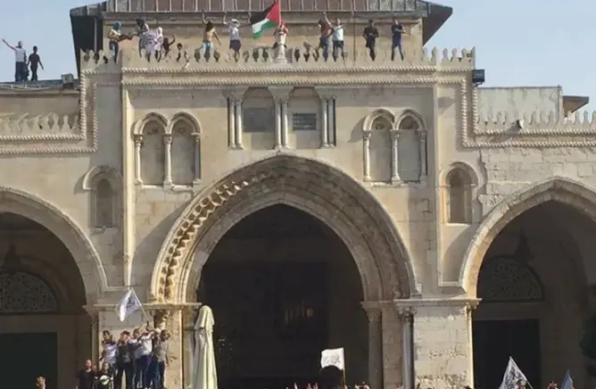 الفلسطينيون يدخلون الأقصى لأول مرة منذ أسبوعين