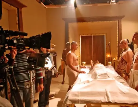 الحكومة تصادق على تقديم الدعم العمومي للإنتاج السينمائي الأجنبي