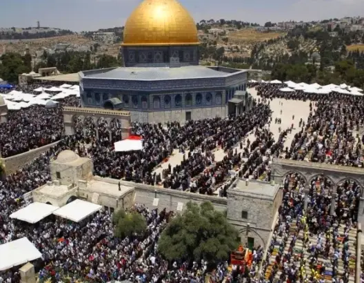 الاحتلال يرضخ للمقدسيين ويفتح كل أبواب الأقصى ويلغي تحديد السن