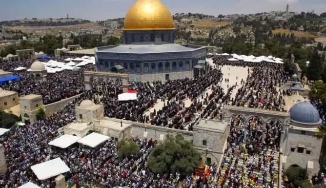 الاحتلال يرضخ للمقدسيين ويفتح كل أبواب الأقصى ويلغي تحديد السن
