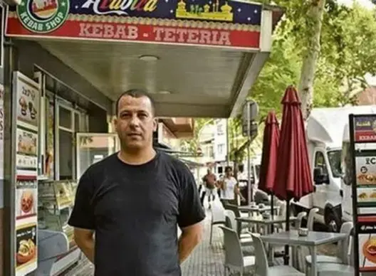 تصرف غير عاد من شاب جزائري يجعل منه حديث الساعة في إسبانيا